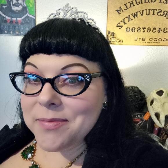 Meet your Posher, Christina - Picture 2 of 4